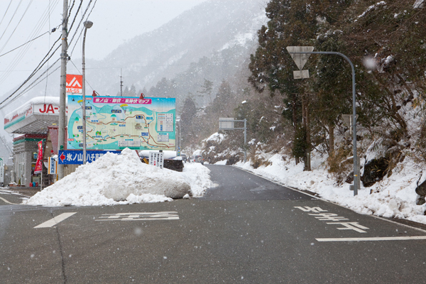 JAのガソリンスタンドのある交差点